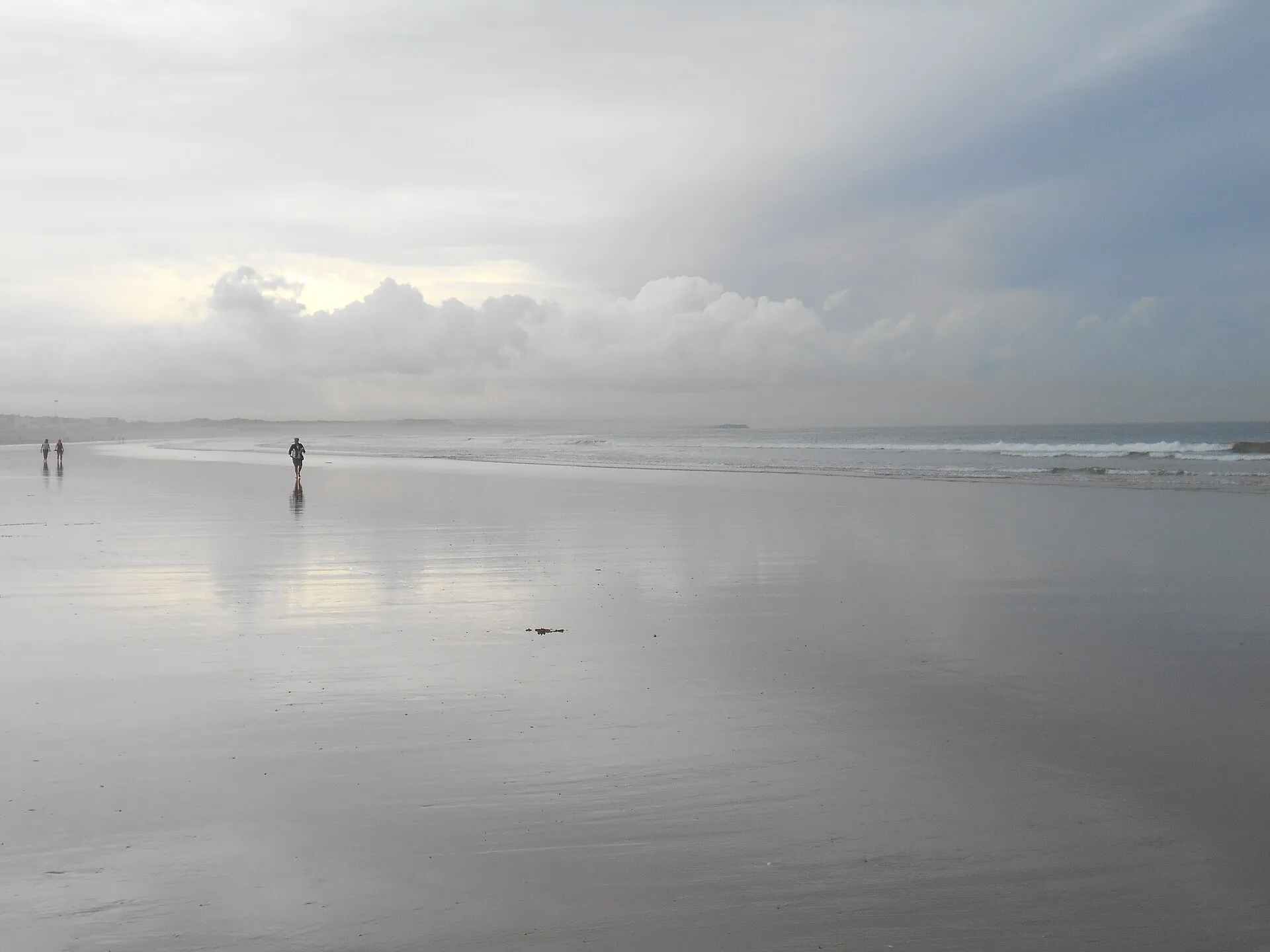 La plage atlantique d'Agadir à l'aube